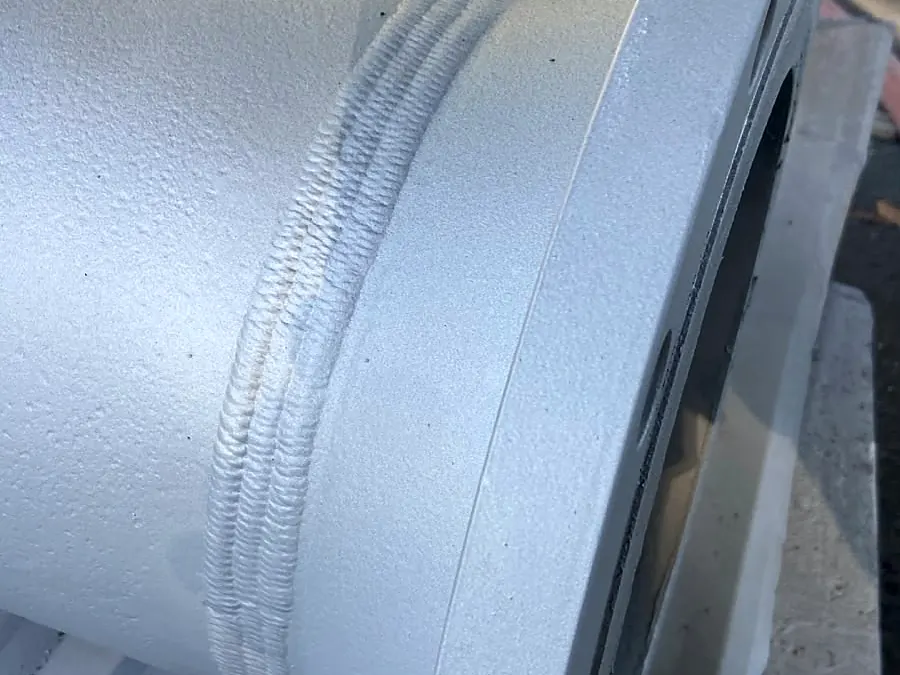 Conexão de tubulação jateada e pintada